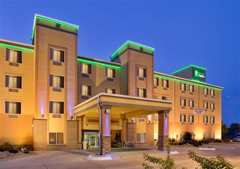 hotels fremont indiana.